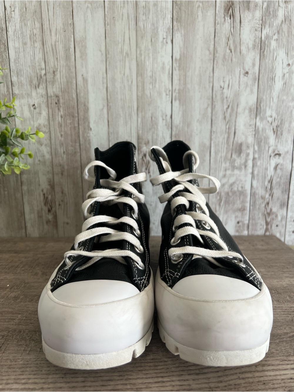 Converse Black Leather Women’s Lugged Platform Lace-Up High Top Sneakers Size 7 - Picture 3 of 7